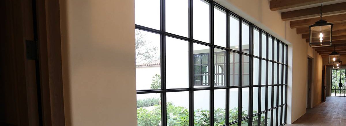 Fenêtre fixe a ponts thermiques et porte double ouvrant en acier style retro